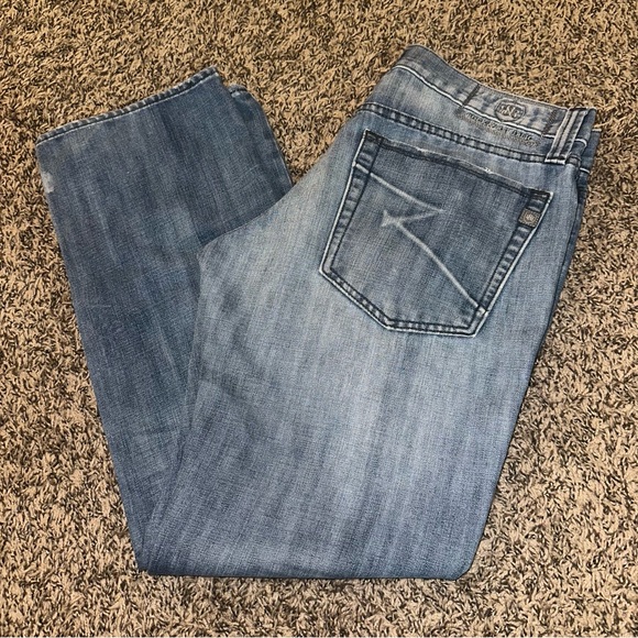 Rock & Republic Other - Rock & Republic 32x30 Blue Relaxed Jeans with Faded Design
